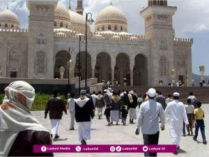 Pahala Orang yang Berangkat ke Masjid dan Menunggu Waktu Shalat untuk Berjamaah