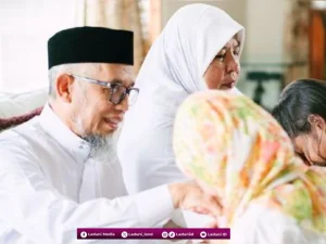Penjelasan Imam Al-Ghazali tentang Adab Seorang Anak kepada Orang Tua