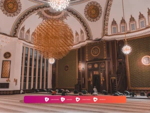 Hukum Membaca Surat Al-Fatihah dalam Shalat