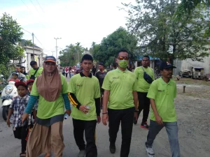 Lautan Manusia Berbaju Hijau Ikut Jalan Santai 