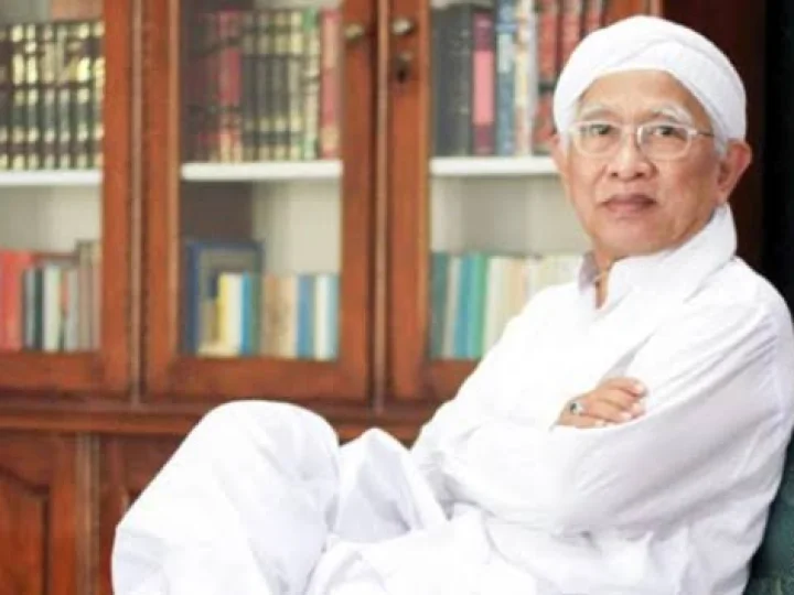 'Kiai Merah Putih' itu adalah Gus Mus