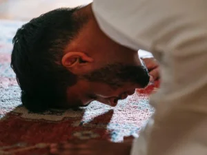 Hukum tentang Orang Alim Disiksa Lebih Dulu Daripada Non Muslim