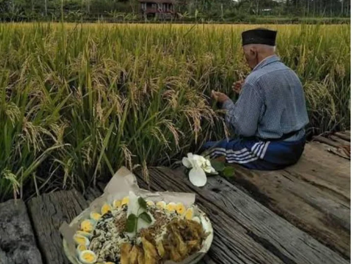 Hukum Membuat Sesajen untuk Sawah