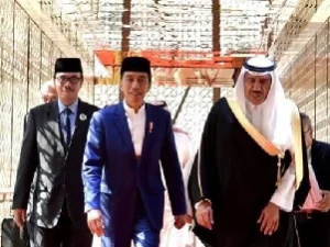 Berangkat Umroh, Presiden Jokowi Disambut Hangat Raja Salman dan Pangeran