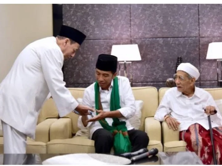 Kekuatan Spritual di Balik Tasbih dan Surban Hijau Jokowi Menuju Kesuksesan