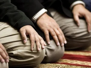Hasil Riset Buktikan Inilah Keistimewaan Duduk di Antara 2 Sujud