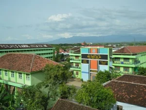 Pesantren Darul Huda Mayak Ponorogo