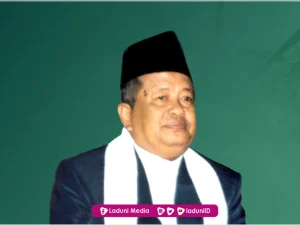 Biografi KH. Hasyim Sholeh (Pendiri Pesantren Darul Huda Mayak Ponorogo)