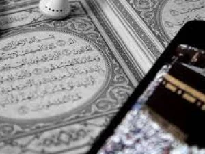 Begini Hukum Mengajarkan Al-Qur’an kepada Non-Muslim