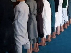 Tata Cara Meluruskan Shaf dalam Shalat