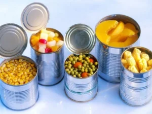 Ternyata Mengkonsumsi Makanan Kalengan yang Rusak Bisa Berakibat Fatal