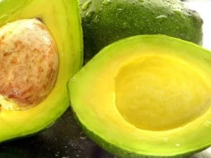 Buah Alpukat kaya Manfaat bagi Ibu Hamil dan Janin