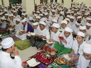 Membaca Al-Quran Namun Mendapatkan Laknat, Benarkah?