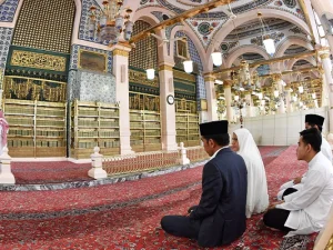 Kajian Sufistik: Jokowi Masuk Bekas Kamar Rasulullah Itu Undangan Nabi