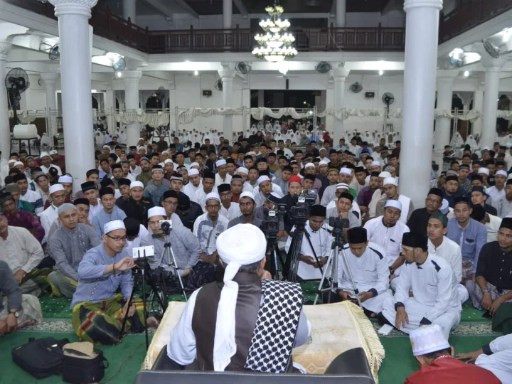 Merindukan Shalat Tarawih Berjamaah, Berapa Rakaatkah?