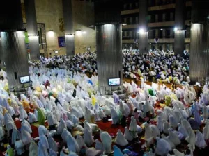 Dokter Fisik Paparkan Manfaat Shalat Taraweh bagi Kesehatan