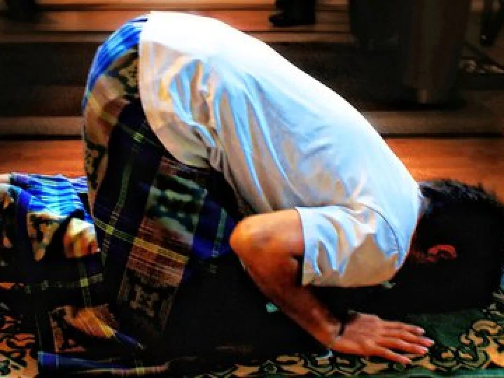 Bacaan Lengkap tentang Shalat Tarawih Sendiri