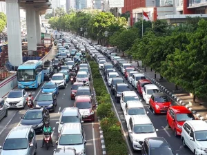 5 Langkah Bijak untuk Anda yang Terjebak Macet di Jalan saat Puasa