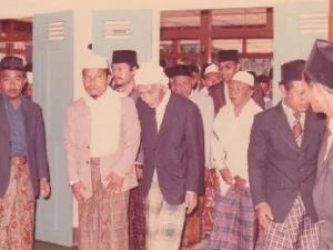 Karomah Mbah Arwani #3: Rokok Pemberian Beliau, Tak Pernah Habis