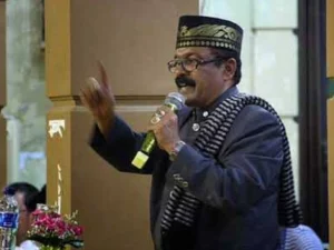 Tgk. Yusri Puteh Bertindak sebagai Khatib Idul Fitri di Masjid Agung Bireuen