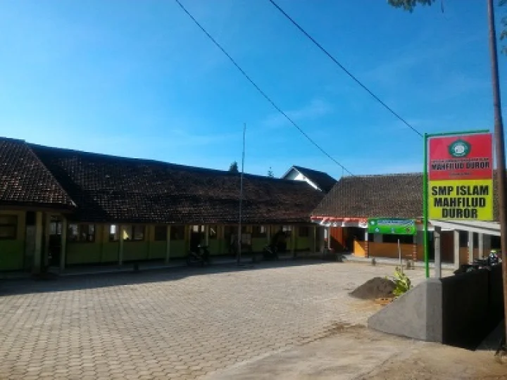 Pesantren Mahfilud Duror Jember