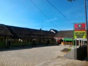 Pesantren Mahfilud Duror Jember