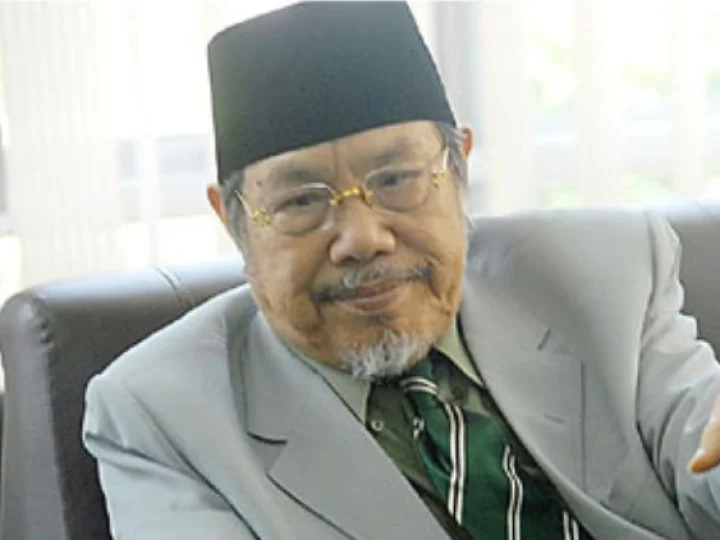 Kiai Tolchah Hasan dan Pengamalan ASWAJA