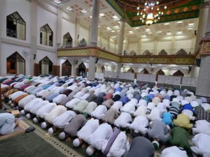 Soal Bacaan Shalawat di Sela-sela Tarawih yang DIanggap Bid'ah