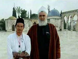 Cerita Gus Baha’ tentang Larangan Memakai Peci Putih