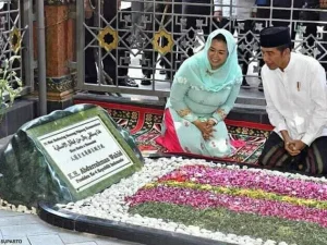 Mengenal Penterjemah Tulisan China di Pusara GusDur