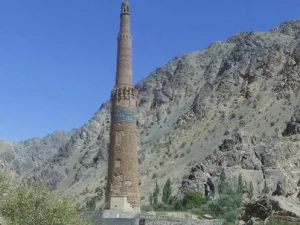 Sebuah Menara Kuno di Afghanistan Ambruk