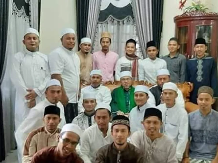 Raihlah Kemuliaan Duduk Bersama Ulama