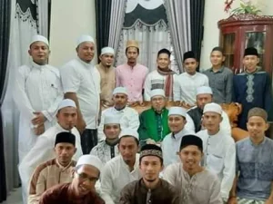 Raihlah Kemuliaan Duduk Bersama Ulama