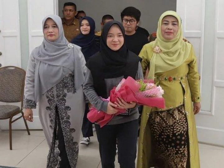 Nissa Sabyan Disambut Prosesi Adat Aceh
