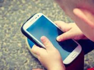 Dampak Perkembangan Teknologi Smartphone Bagi Anak-anak