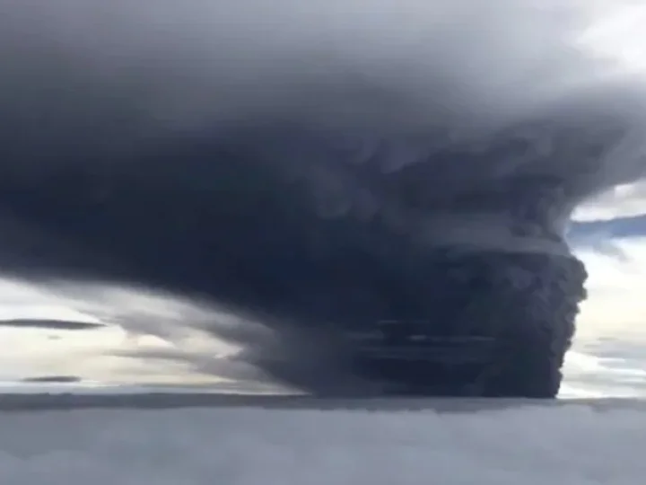Dua Gunung Berapi di Papua Nugini Meletus