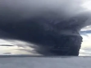 Dua Gunung Berapi di Papua Nugini Meletus