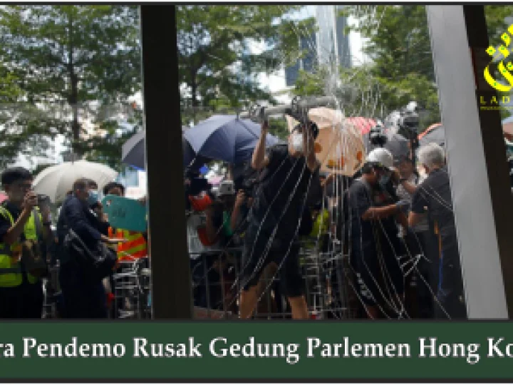 Para Pendemo Rusak Gedung Parlemen Hong Kong