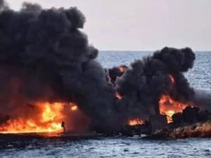 Kapal Selam Terbakar, 14 Pelaut Meninggal