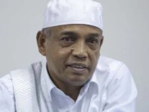 Biografi Waled Husaini Seulimuem