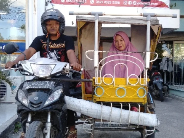 Difabel yang Mengajarkan Anak-anak Baca Alquran