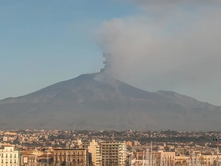 Dua Bandara di Italia Ditutup Akibat Erupsi Gunung Api