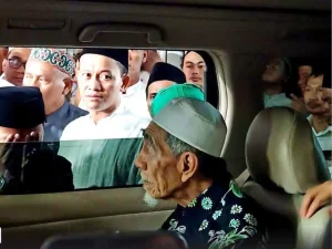 Jenazah Mbah Moen Akan Dimakamkan di Mekkah