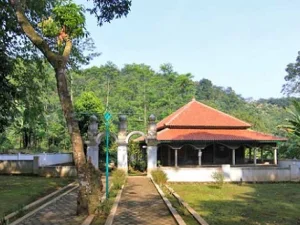 Lintas Wisata Kota Tegal dan Berdoa di Makam Syekh Atas Angin