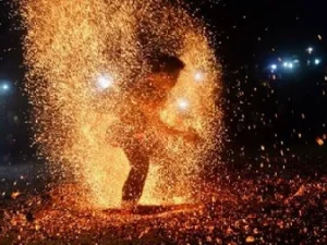 Kisah Situkang Pande Besi tidak Bisa Terbakar  Api