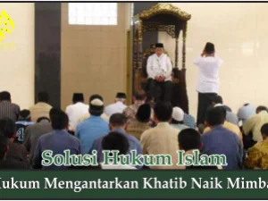 Hukum Mengantarkan Khatib Naik Mimbar