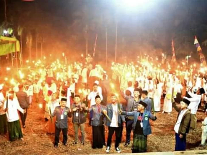 IPNU Kalbar dan Pemuda Tanjung Pasir Sambut Tahun Baru Islam dengan Pawai Obor