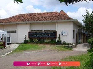 Ziarah di Makam KH. M. Arwani Amin, Sang Penjaga Al-Qur'an dari Kota Kudus