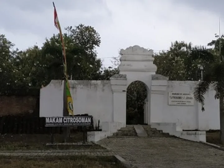 Ziarah di Makam Citrosoman Jepara