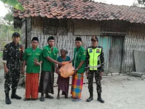 Muharroman, PC GP Ansor Sumenep Berbagi dengan Warga Kurang Mampu